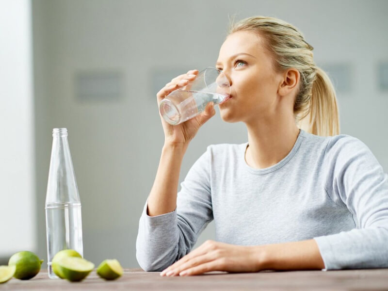 Uống nhiều nước giúp bạn không cảm giác đói