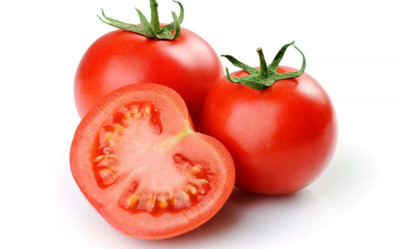 Sử dụng cà chua trước bữa ăn giúp cơ thể hạn chế hấp thu chất béo