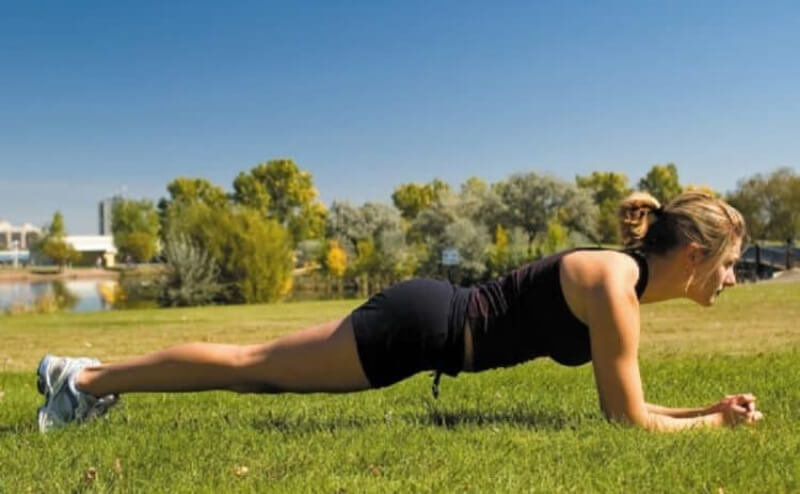 Bài tập Rolling Plank Exercise chống đẩy giảm mỡ bụng nhanh chóng